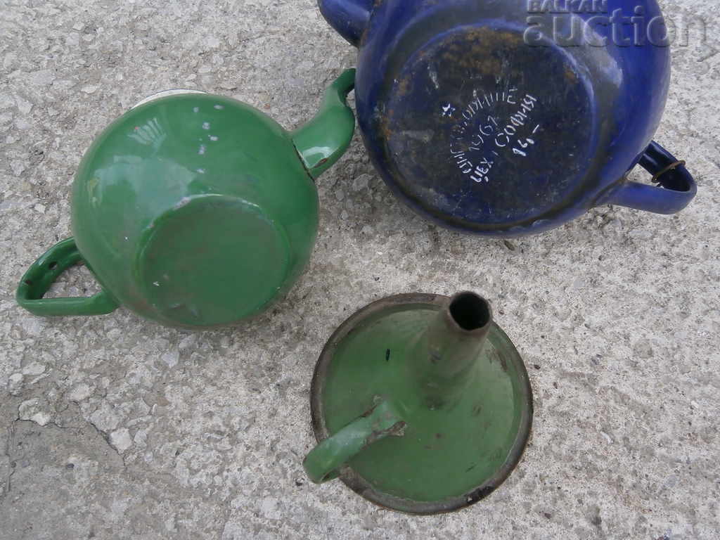 Auction lot small teapot enameled teapots and funnel Auction lot small teapot enameled teapots and funnel