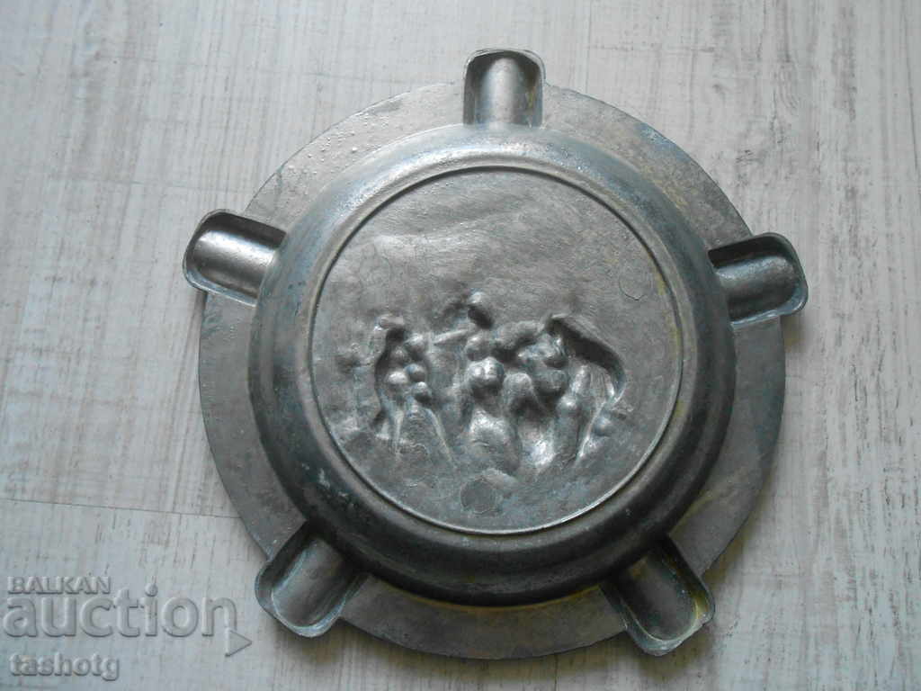 LARGE old ashtray with RELIEF ORNAMENTS! with price 18.80 BGN | € 9.61 LARGE old ashtray with RELIEF ORNAMENTS! with price 18.80 BGN | € 9.61