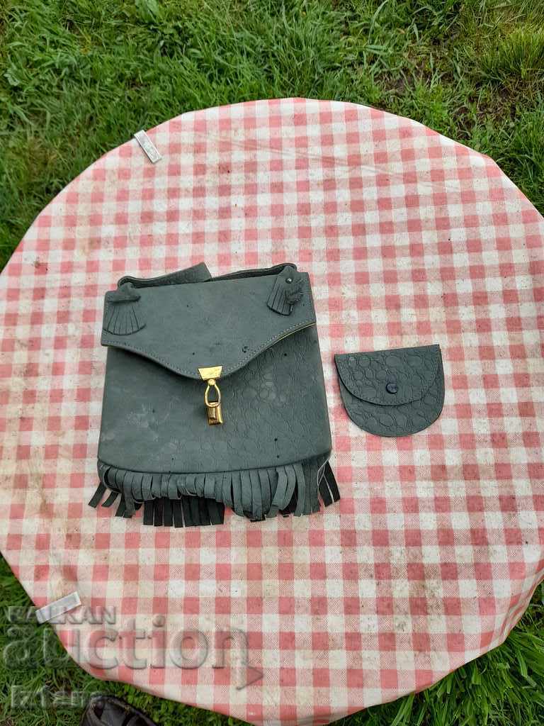 Auction An old LEDA handbag Auction An old LEDA handbag