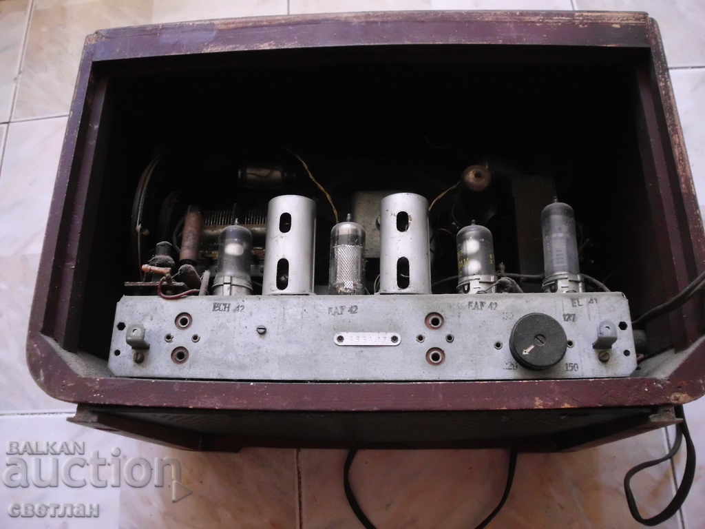 Аукцион малко лампово радио