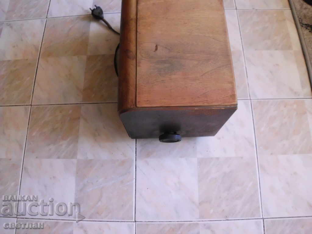 Доставка на малко лампово радио