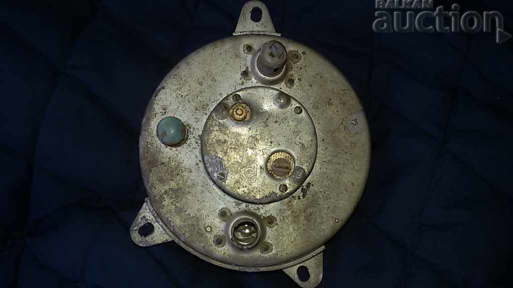 Delivery of retro vintage car clock Delivery of retro vintage car clock