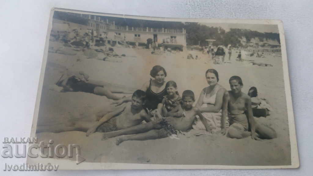 Снимка Варна Жени и деца на плажа