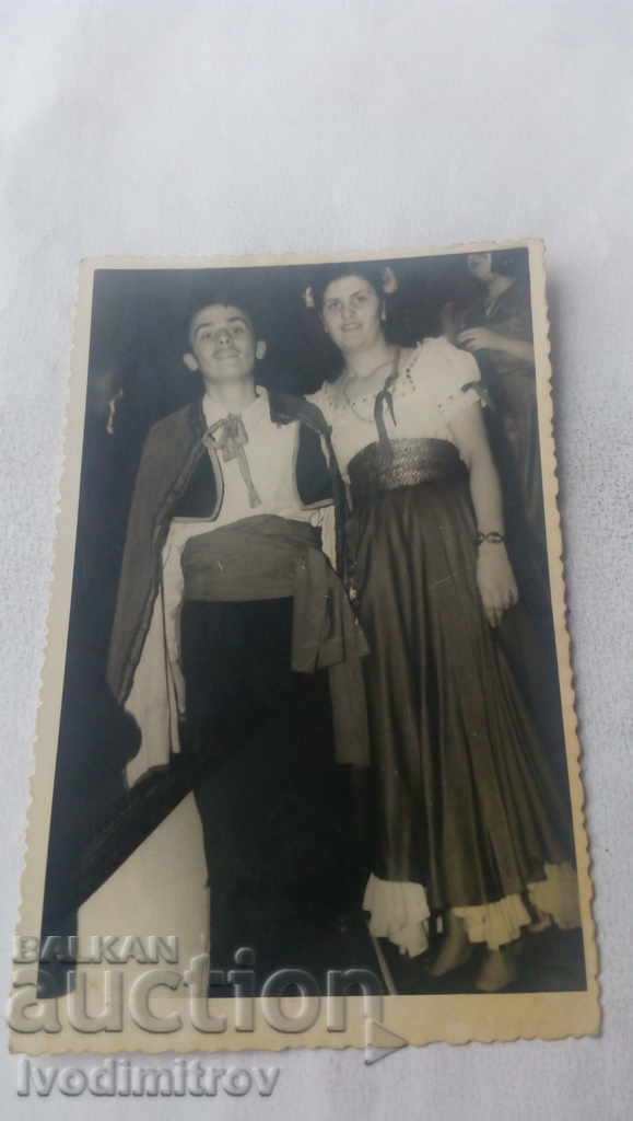 Fotografie Sofia Mama și fiul la un bal cu măști 1947