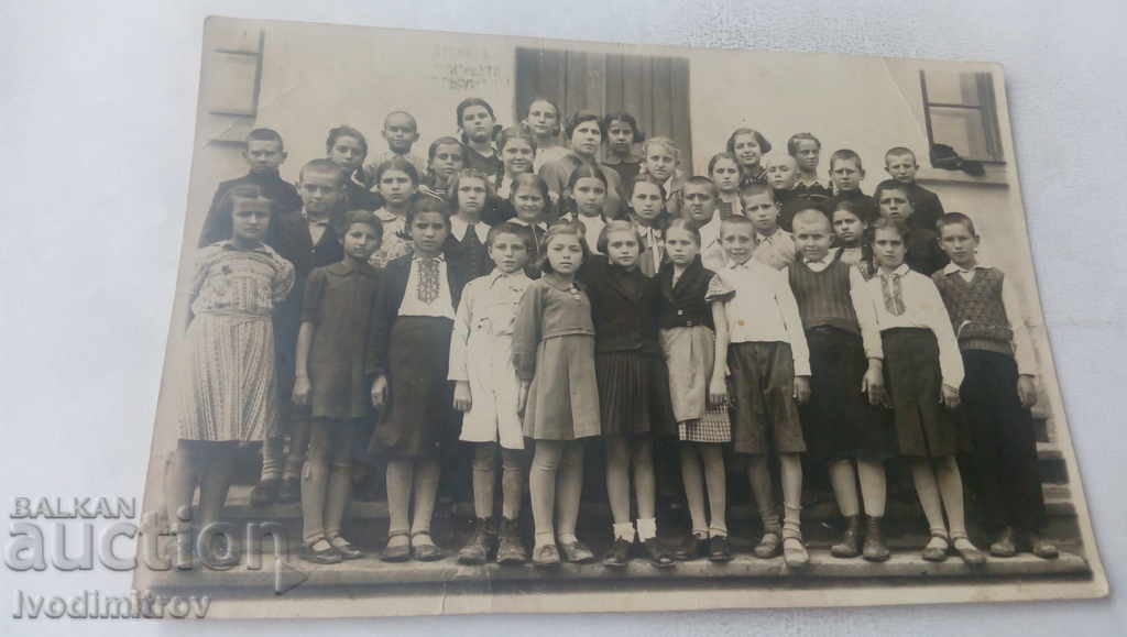 Снимка Плевенъ Ученици от IV отделение 1939