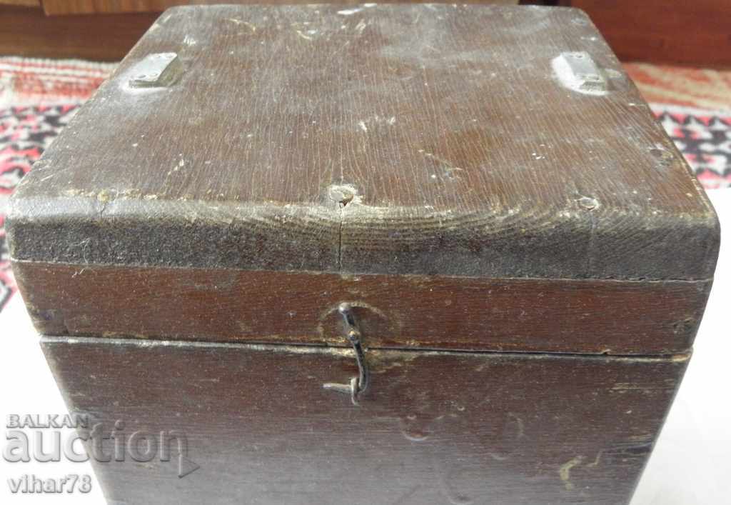 Wooden box with price 34.99 BGN | € 17.89 Wooden box with price 34.99 BGN | € 17.89