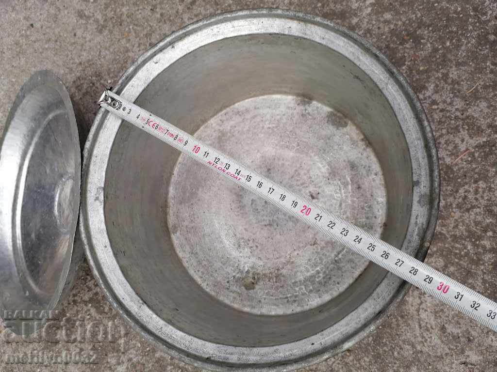 Delivery of Old copper pot with copper lid, copper copper vessel Delivery of Old copper pot with copper lid, copper copper vessel