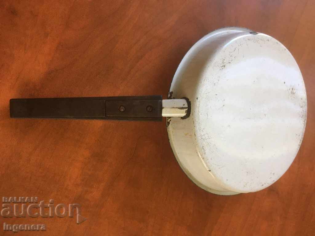 PAN ENAMELED OLD FRYING DISH - 5 PAN ENAMELED OLD FRYING DISH - 5