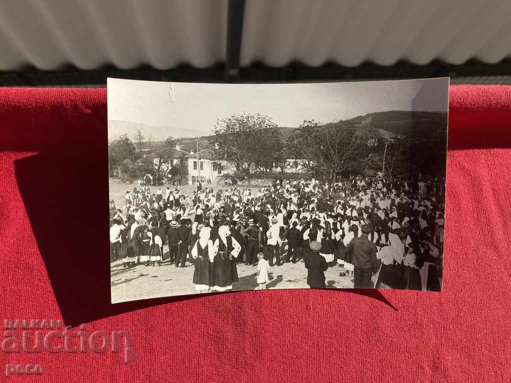 Dansul satului în piața Sabor din satul Varshets fotografie veche - 5 Dansul satului în piața Sabor din satul Varshets fotografie veche - 5