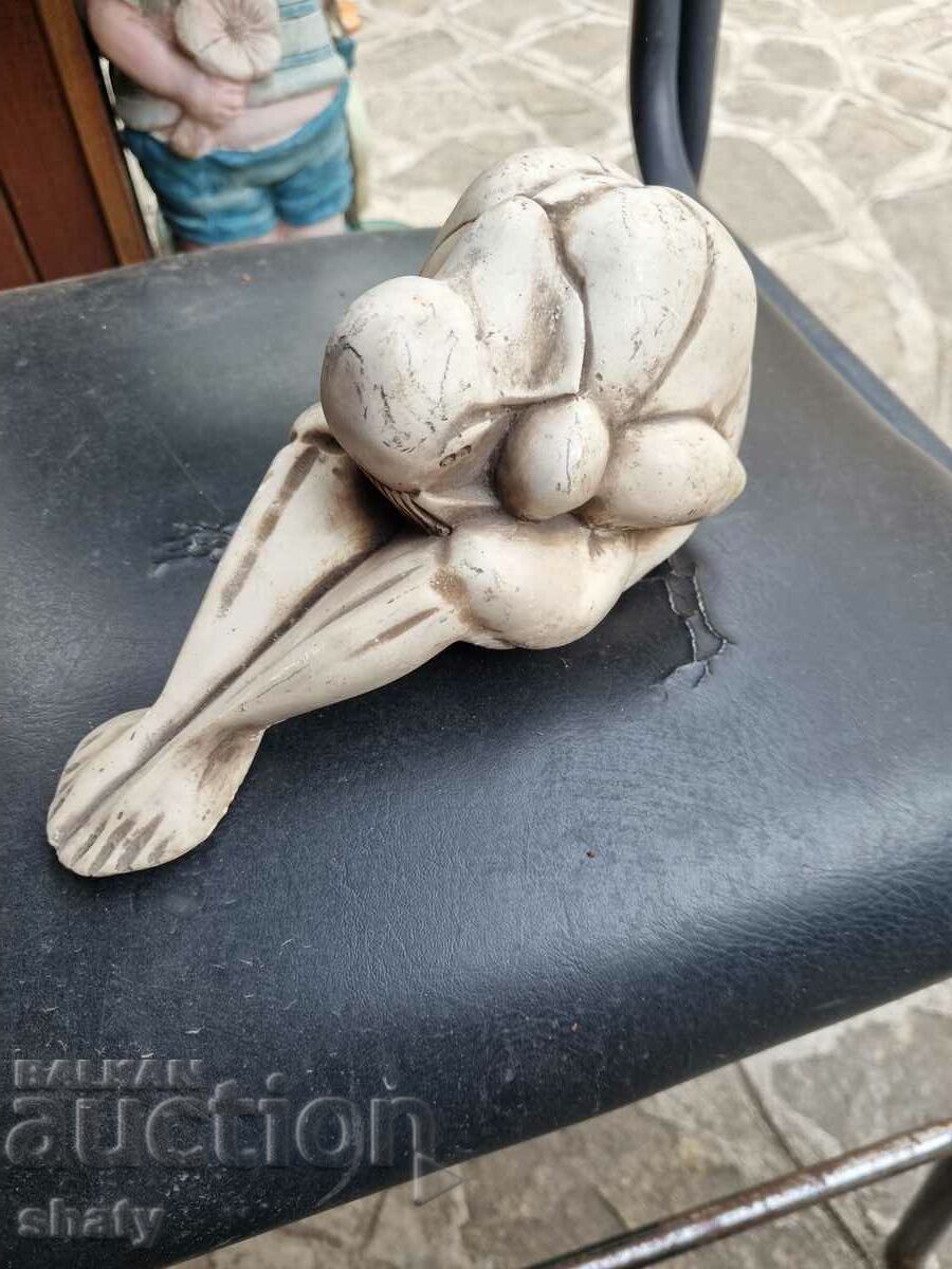 Delivery of Old statue. Figure