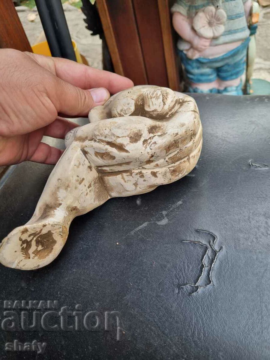 Old statue. Figure - 6