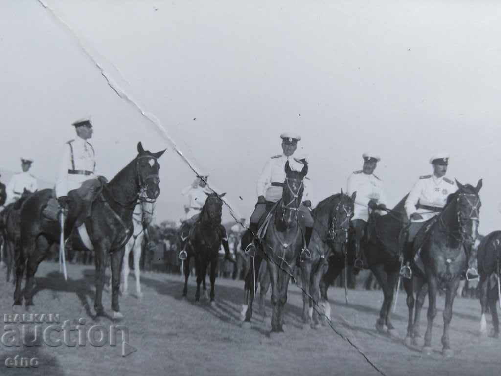 Licitație FOTO DE REGE - HH Țarul Boris III, șapcă, cal, SABIE, COMANDĂ,