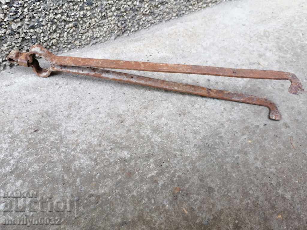 Παράδοση Παλιά dilaf, πολτό, σφυρήλατο σίδερο για ένα φούρνο Παράδοση Παλιά dilaf, πολτό, σφυρήλατο σίδερο για ένα φούρνο