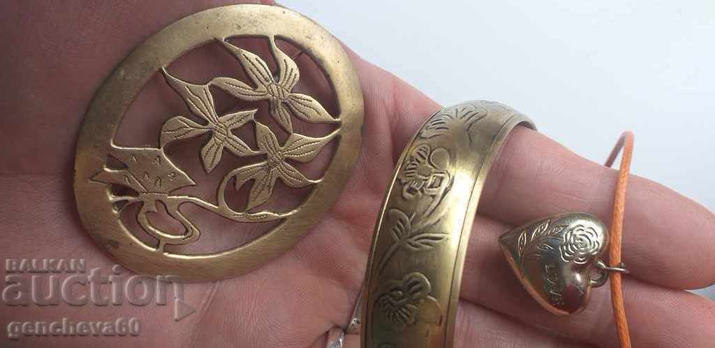 Superior engraved brooch, gold plating, 40s, bracelet and necklace with price 80.00 BGN | € 40.90 Superior engraved brooch, gold plating, 40s, bracelet and necklace with price 80.00 BGN | € 40.90
