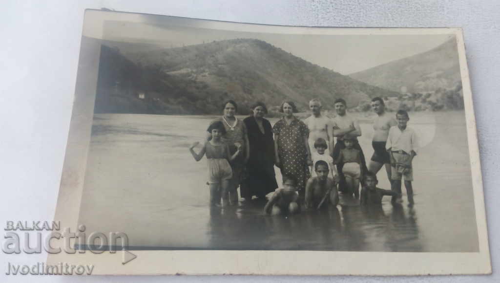 Φωτογραφία Δύο οικογένειες στο νερό