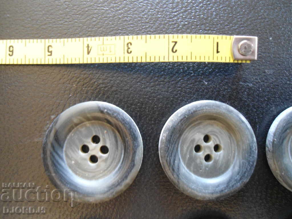 Δημοπρασία Πολλά παλιά κουμπιά Δημοπρασία Πολλά παλιά κουμπιά