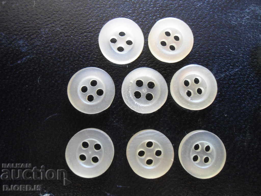 Δημοπρασία Πολλά παλιά κουμπιά Δημοπρασία Πολλά παλιά κουμπιά