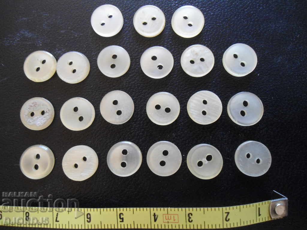 Πολλά παλιά κουμπιά - 5 Πολλά παλιά κουμπιά - 5