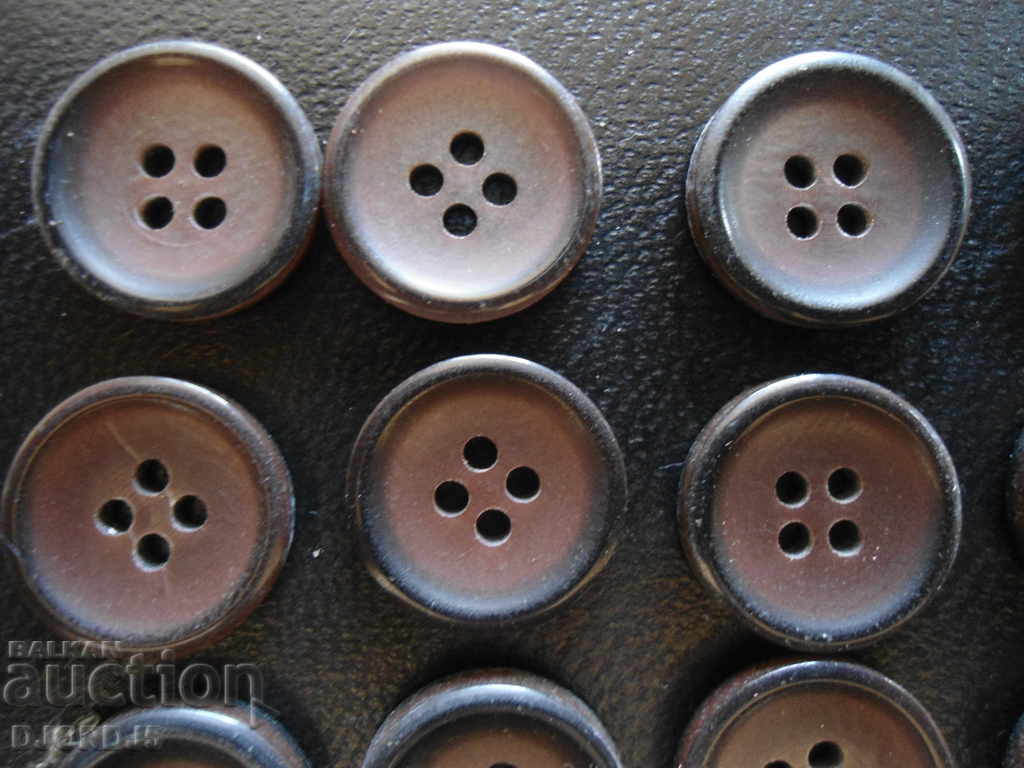 Πολλά παλιά κουμπιά με τιμή 3.00 BGN | € 1.53 Πολλά παλιά κουμπιά με τιμή 3.00 BGN | € 1.53