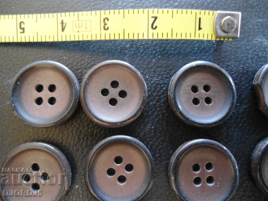 Δημοπρασία Πολλά παλιά κουμπιά Δημοπρασία Πολλά παλιά κουμπιά
