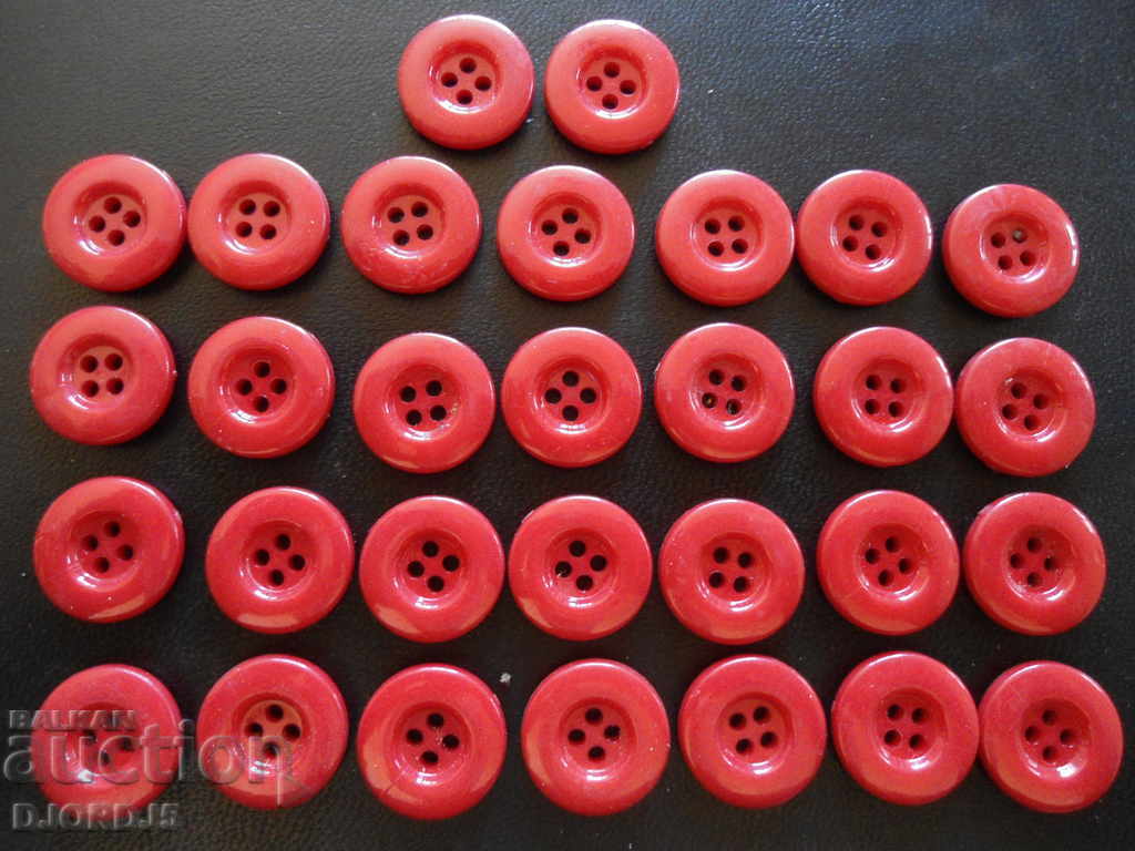 Πολλά παλιά κουμπιά με τιμή 3.00 BGN | € 1.53 Πολλά παλιά κουμπιά με τιμή 3.00 BGN | € 1.53