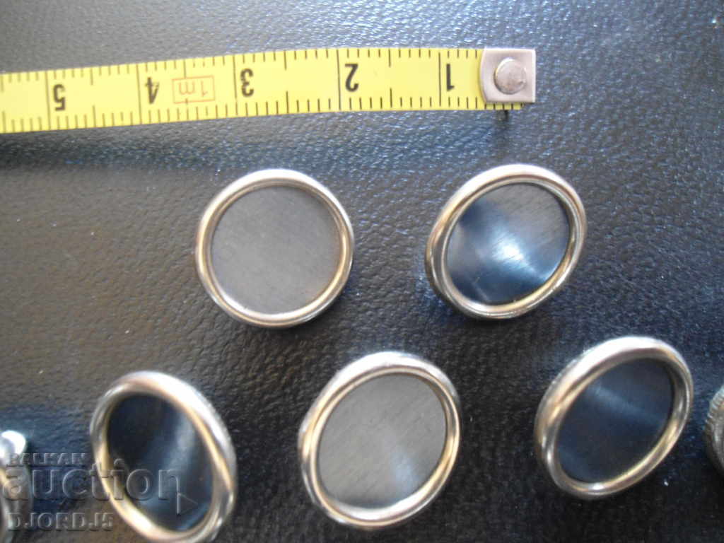 Delivery of Lot of old buttons Delivery of Lot of old buttons