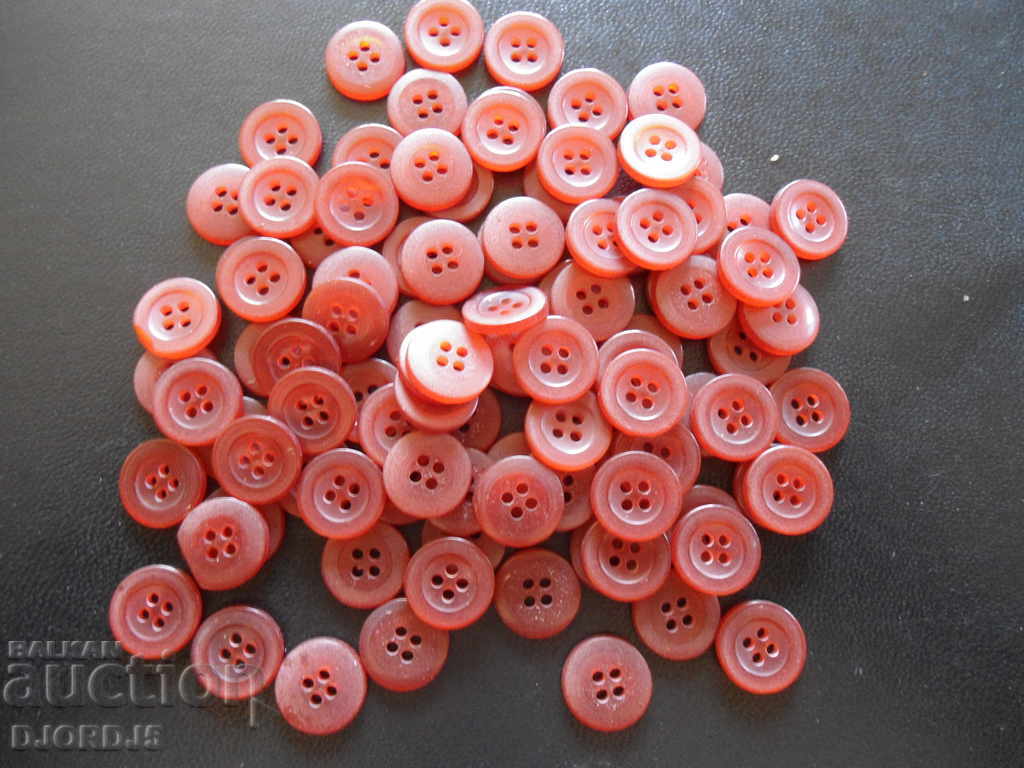 Delivery of Lot of old buttons, 100 pieces