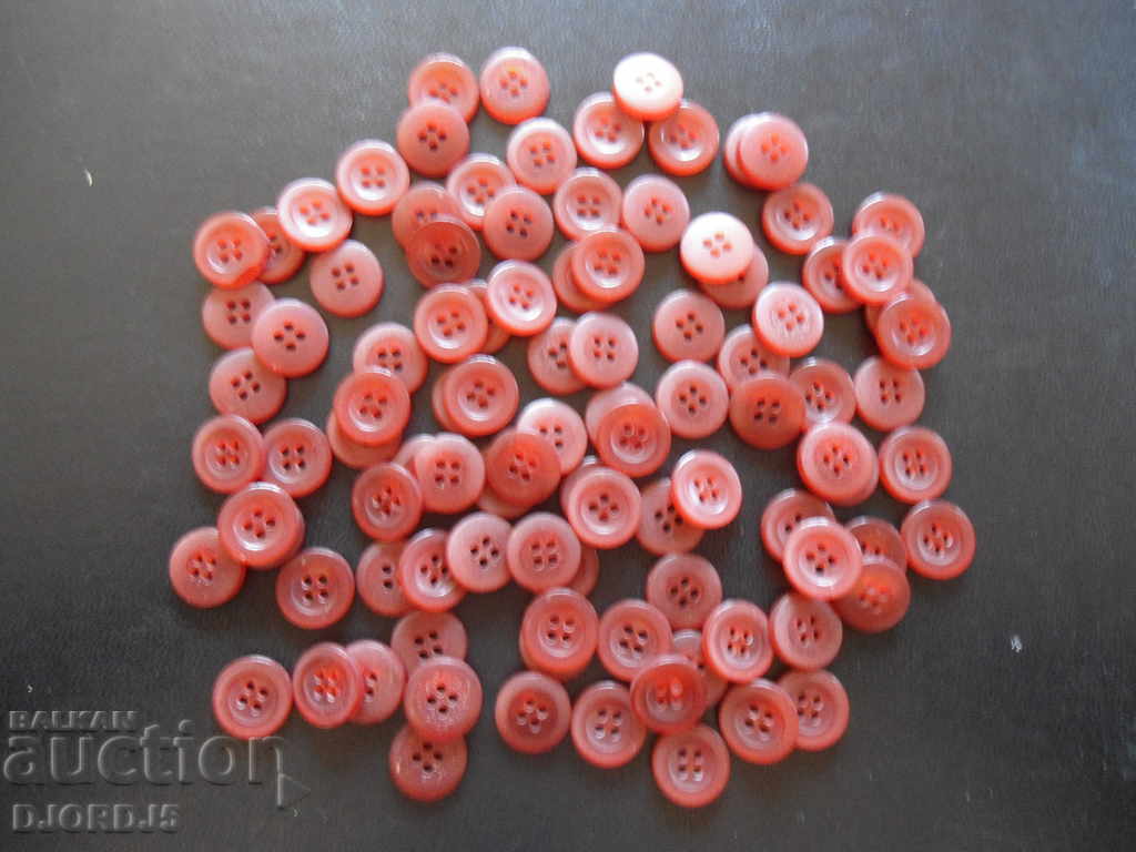 Lot of old buttons, 100 pieces