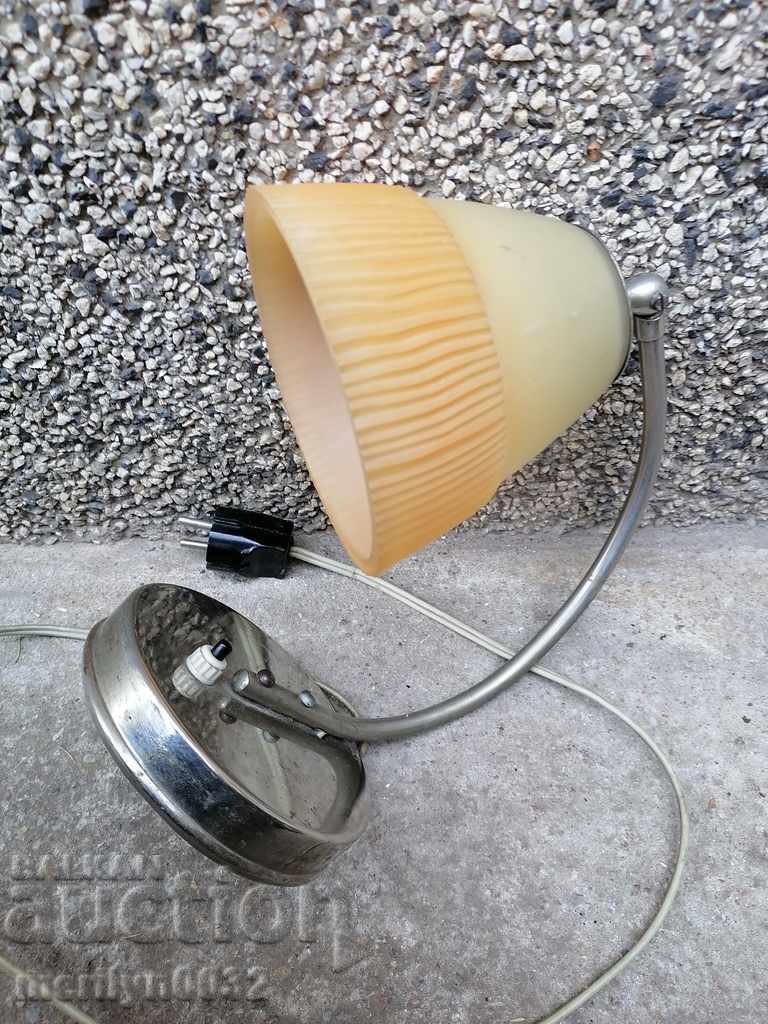 Licitație Abajur vechi cu lampă electrică de noapte, felinar, bec Licitație Abajur vechi cu lampă electrică de noapte, felinar, bec