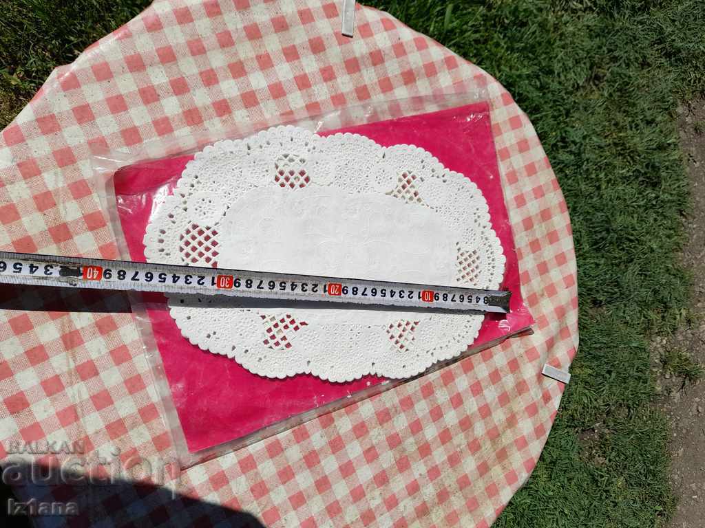 Delivery of Old lace doilies