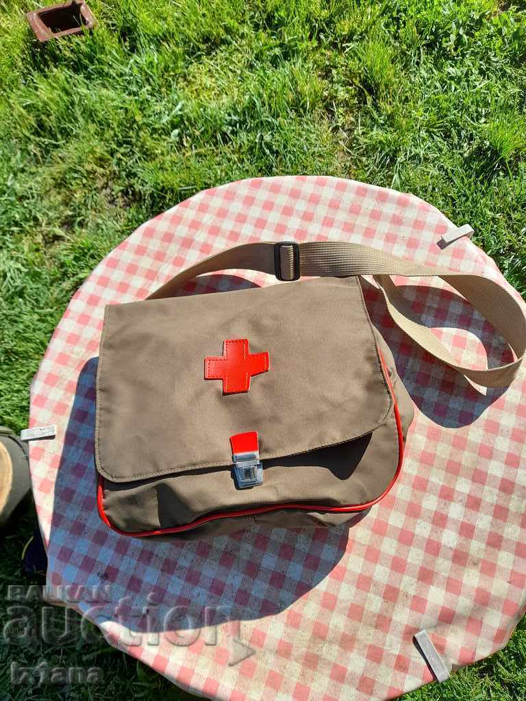 Old military medical bag with price 33.00 BGN | € 16.87 Old military medical bag with price 33.00 BGN | € 16.87