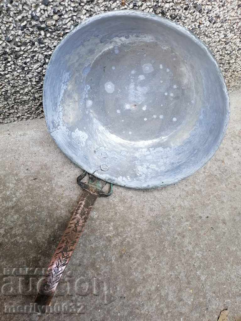 An old copper pan, a baker, a tray, a copper pot - 6