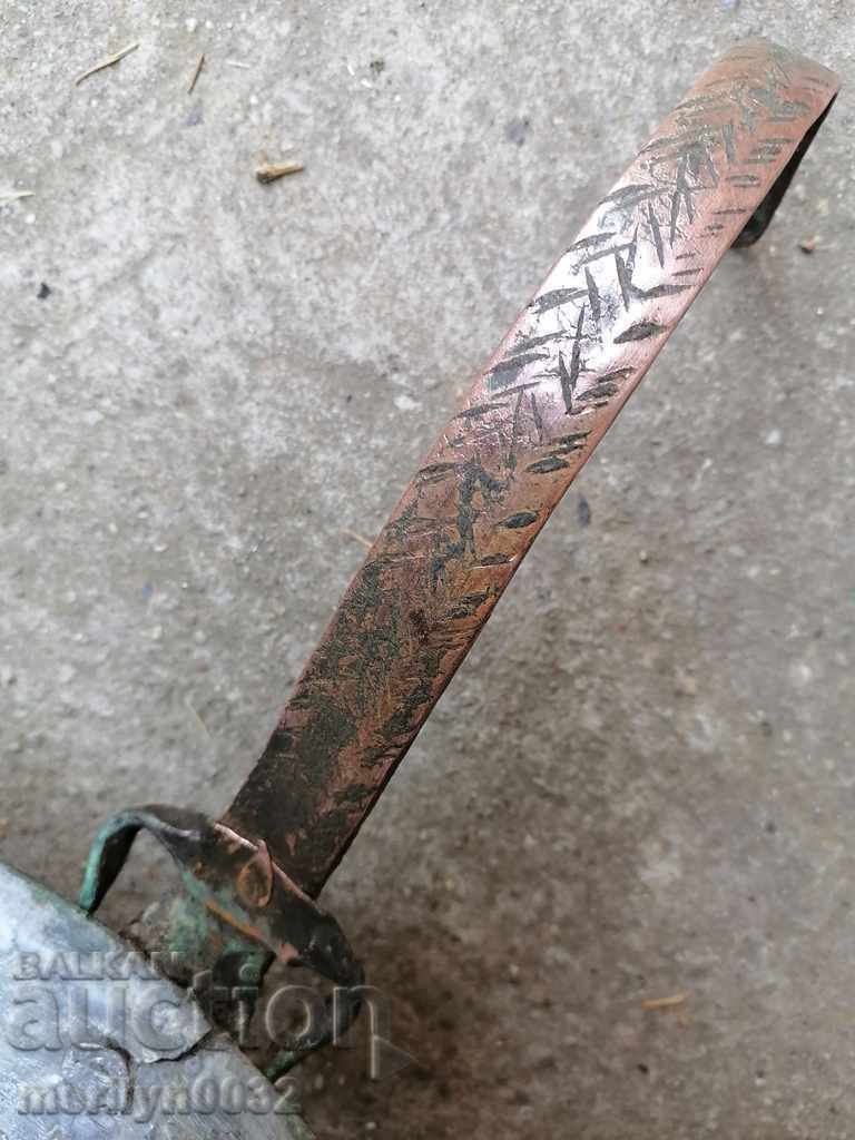 An old copper pan, a baker, a tray, a copper pot - 7