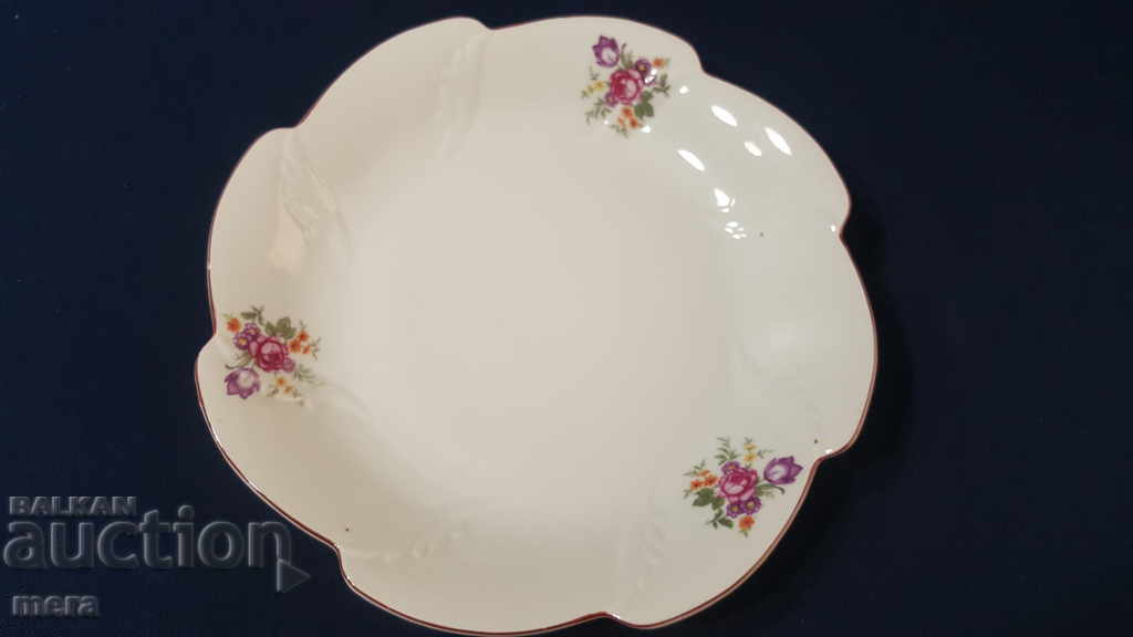 Porcelain large plateau with price 40.00 BGN | € 20.45 Porcelain large plateau with price 40.00 BGN | € 20.45