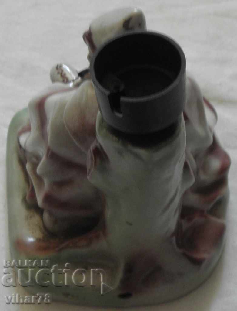 Delivery of An old porcelain lamp Delivery of An old porcelain lamp