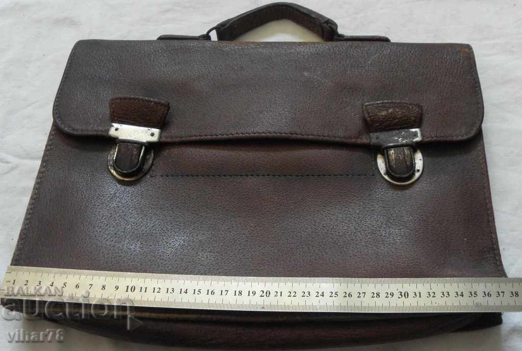 An old leather bag with price 35.99 BGN | € 18.40 An old leather bag with price 35.99 BGN | € 18.40