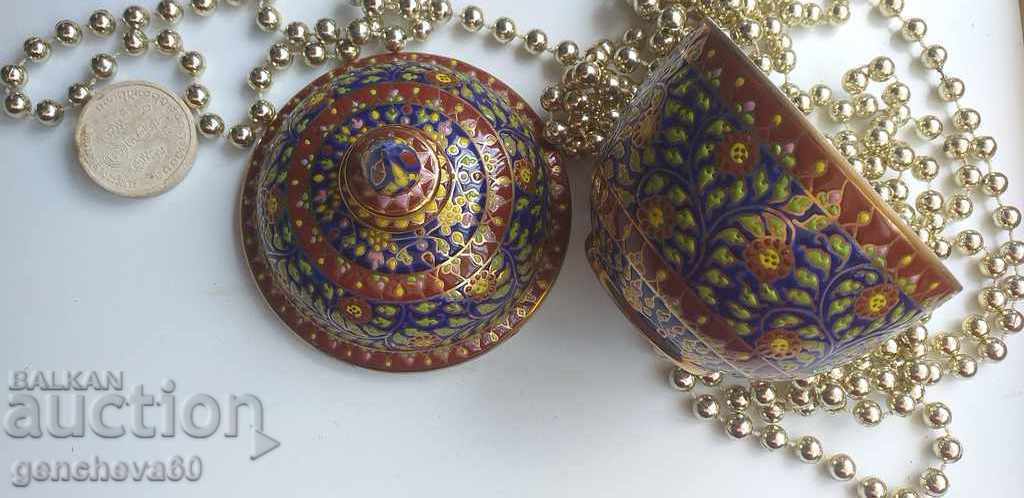 Original painted porcelain dish and stamp Thailand - 5 Original painted porcelain dish and stamp Thailand - 5