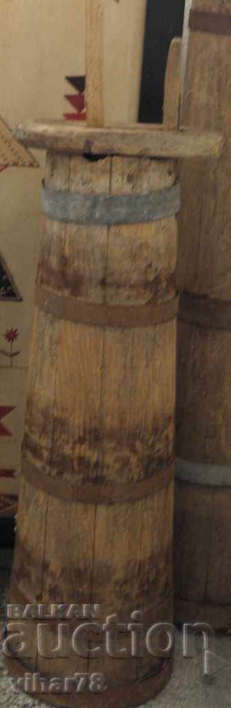 Auction an old wooden oil bucket Auction an old wooden oil bucket