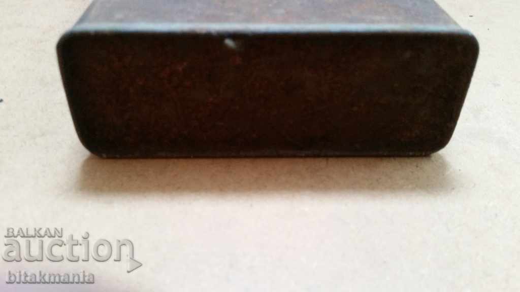 Old metal box - read the auction carefully - 5 Old metal box - read the auction carefully - 5