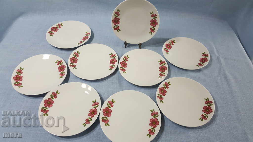 Porcelain plates - Bavaria with floral motifs with price 90.00 BGN | € 46.02