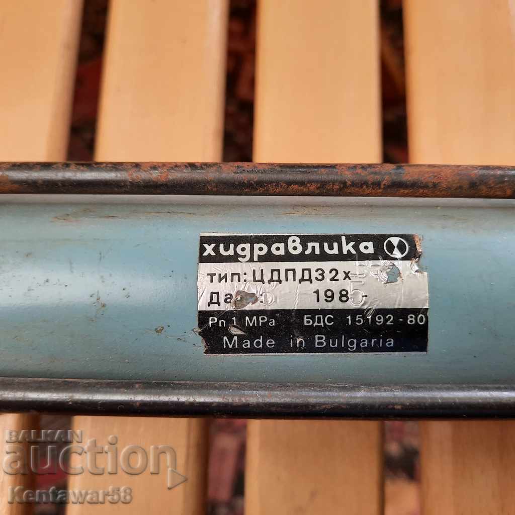 Cilindru pneumatic CDPD 32×100 nou. cu preț € 16.00 | 31.29 BGN Cilindru pneumatic CDPD 32×100 nou. cu preț € 16.00 | 31.29 BGN