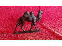 Стара метална фигура Камила