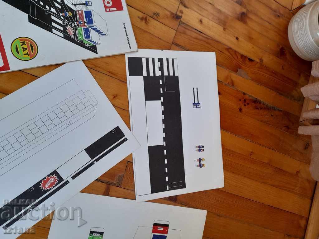 Auction Old model, correctly cut model Auction Old model, correctly cut model