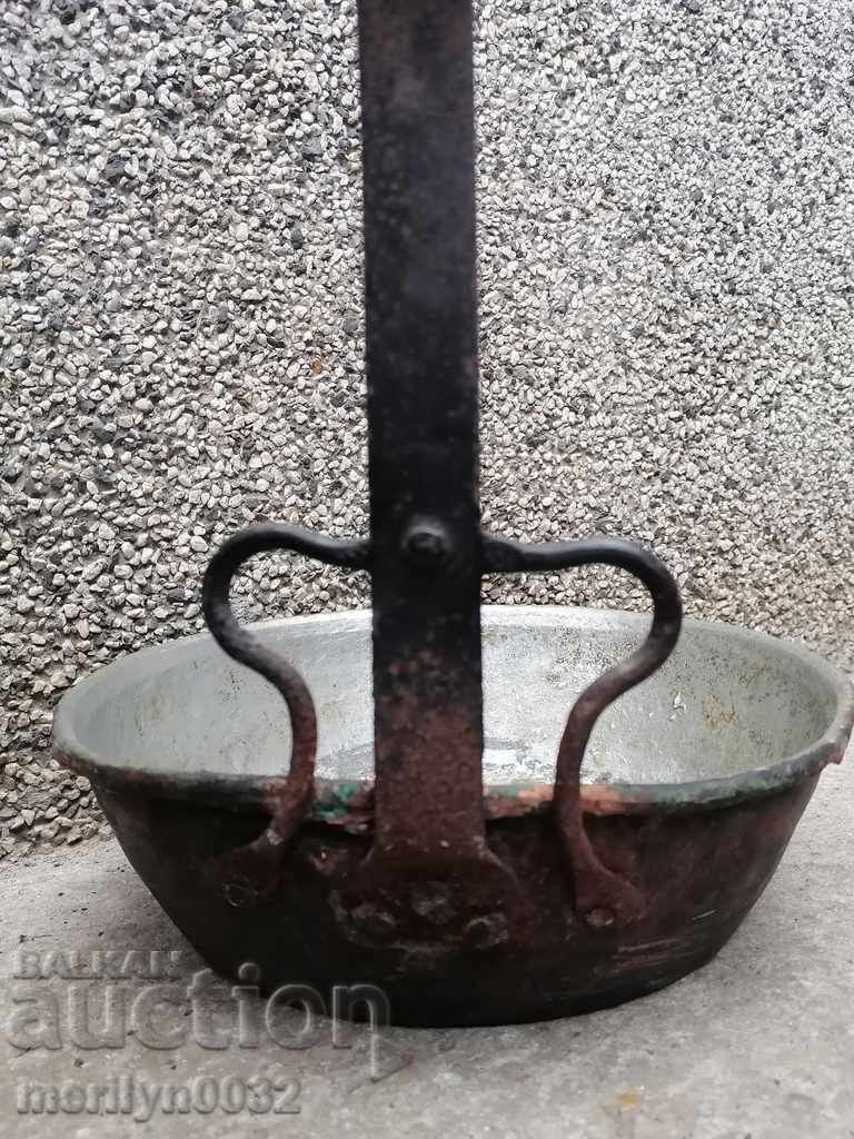 An old copper pan, a baker, a tray, a copper pot - 5 An old copper pan, a baker, a tray, a copper pot - 5