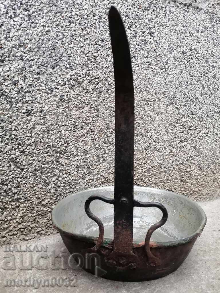 An old copper pan, a baker, a tray, a copper pot - 6 An old copper pan, a baker, a tray, a copper pot - 6