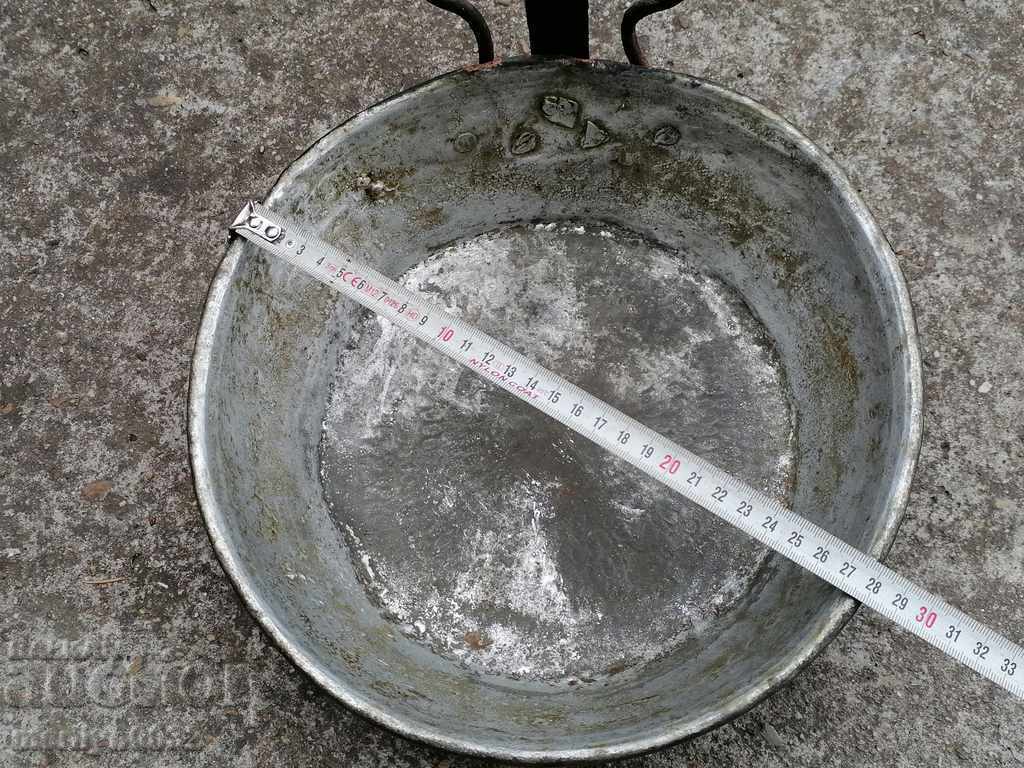 An old copper pan, a baker, a tray, a copper pot - 7 An old copper pan, a baker, a tray, a copper pot - 7