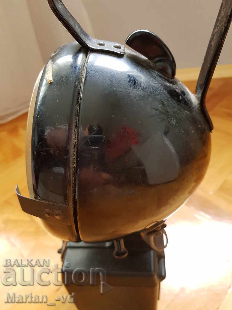 Delivery of Old rechargeable bakelite floodlight Delivery of Old rechargeable bakelite floodlight