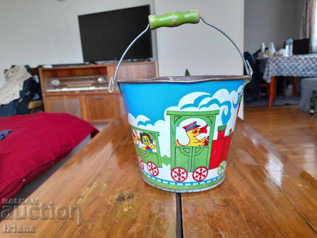 Auction  Old children's bucket, bucket