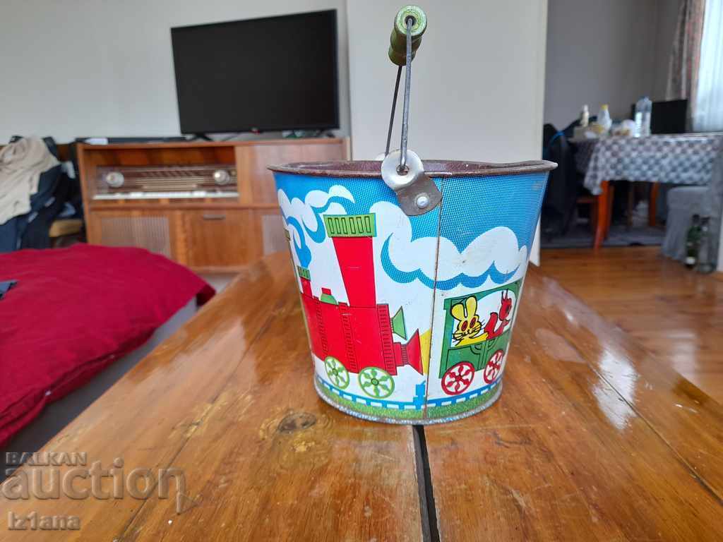Delivery of Old children's bucket, bucket