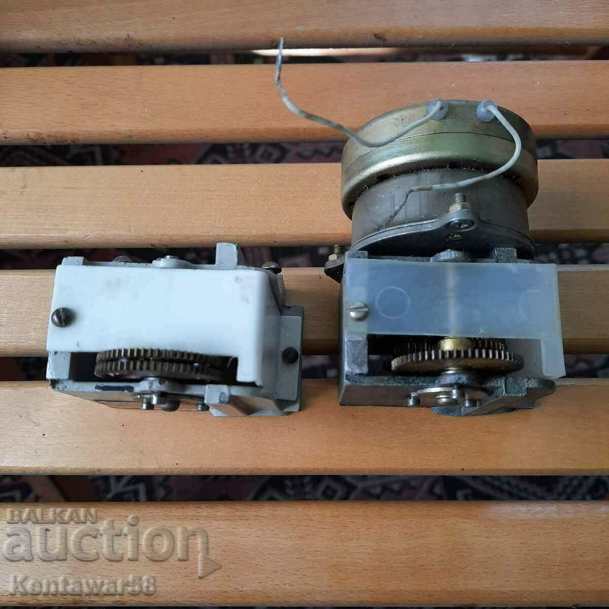 Двигател ДСМ0.2-П-220УХЛ4.2 с 2 бр. редуктори с цена 33.00 лв. | € 16.87 Двигател ДСМ0.2-П-220УХЛ4.2 с 2 бр. редуктори с цена 33.00 лв. | € 16.87